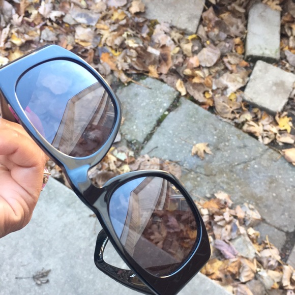 Authentic Chanel sunglasses - Picture 7 of 9